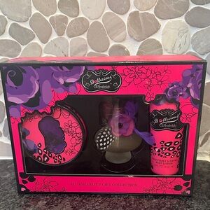 Frederick's of Hollywood Body Set